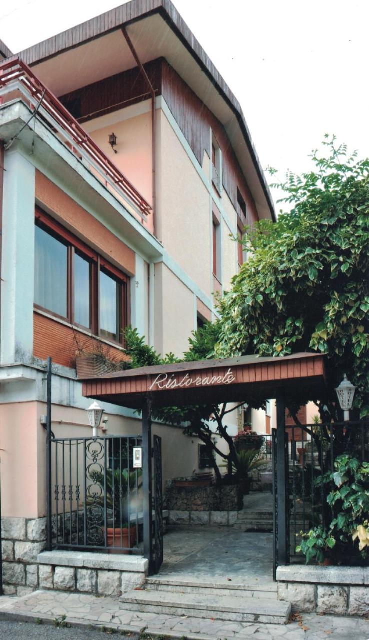 Albergo La Perla Civitella Roveto Buitenkant foto